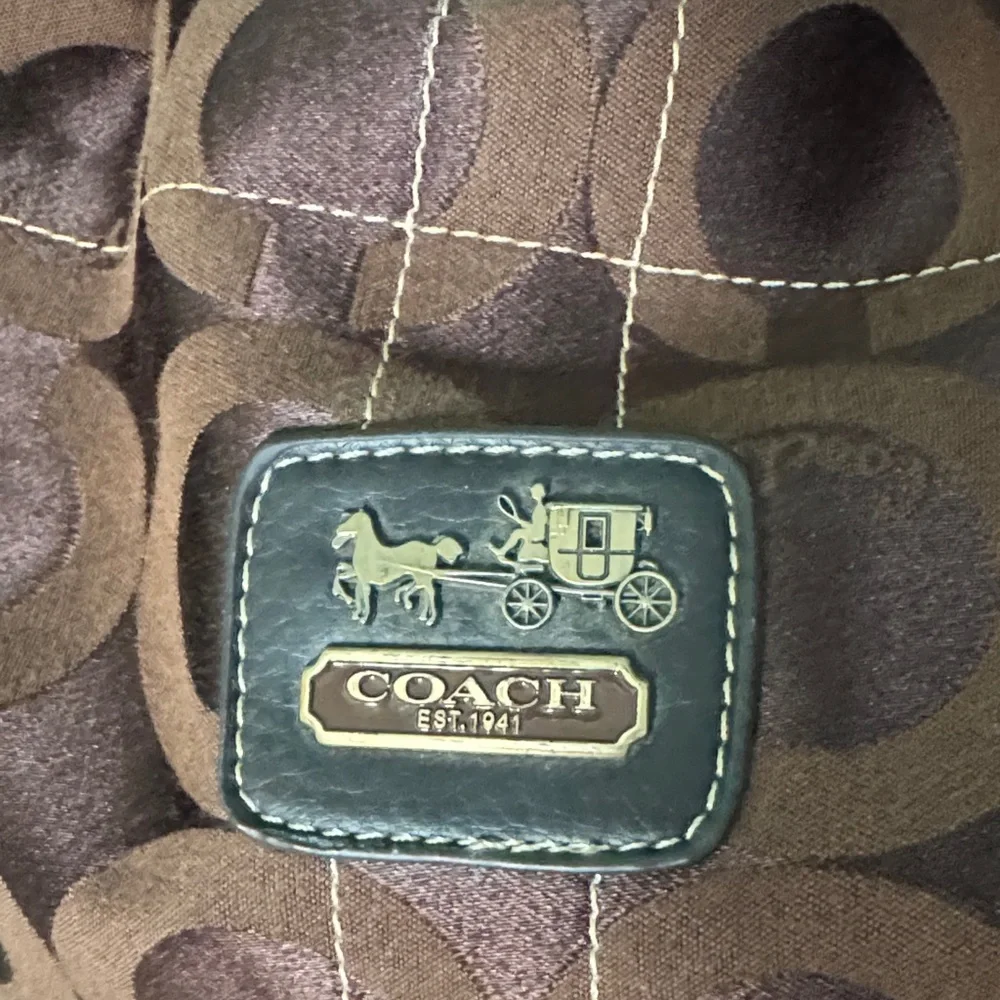 ๐๐ป๐ค๐Coach Dark Brown Patterned Shoulder Bag - Picture 2 of 16